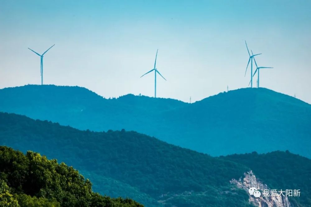 天气晴好时,城区是可以看到山上的风车在转动的.阳新市民之家.