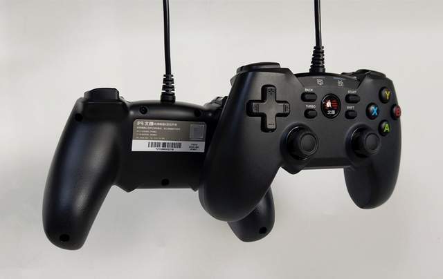 高性价比百元游戏手柄超好玩北通蝙蝠4体验