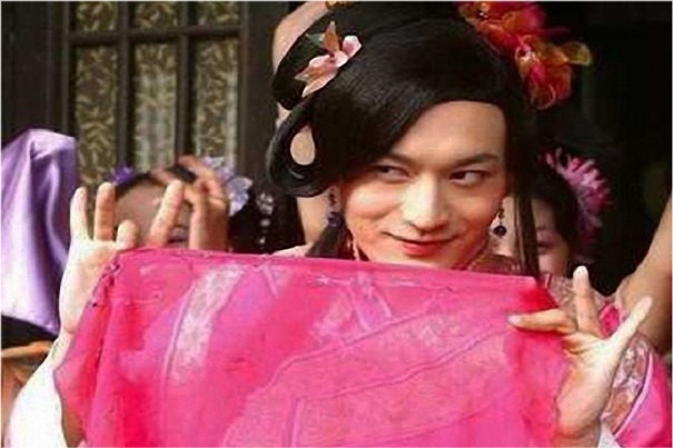 士兵 将军 对方人多打不过 将军 全体换女装 果然大胜 全网搜