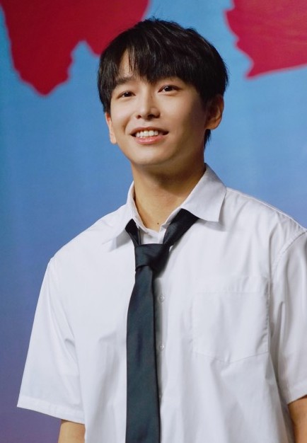 彭昱畅穿白衬衫少年感满满网友太令人心动了