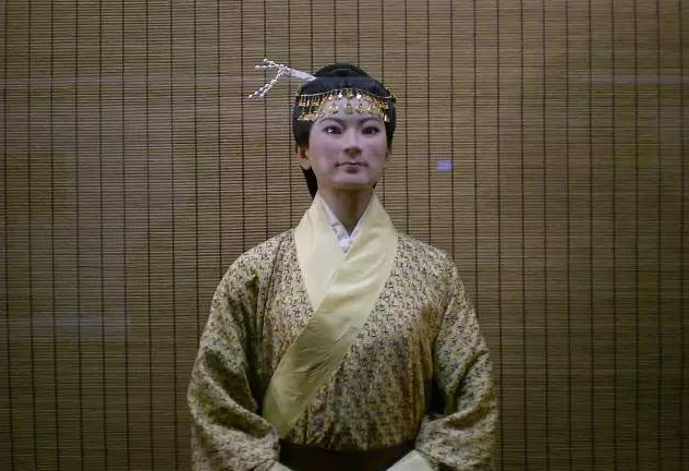 古墓出土东方睡美人2000年尸身不腐体内138粒瓜子道出死因