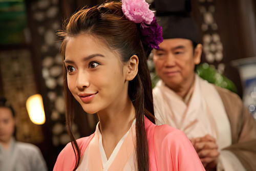 不过当时还是接到了《花田喜事2010》和《全城热恋》等作品,这让杨颖