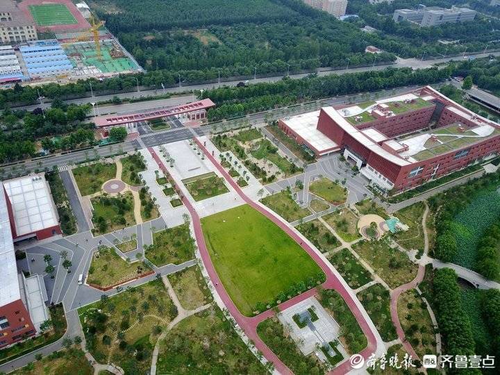航拍山东交通学院长清校区,长清湖畔好风光_腾讯新闻