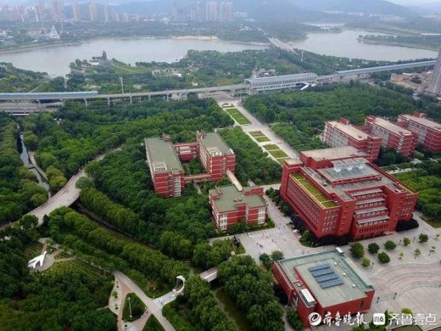 航拍山东交通学院长清校区长清湖畔好风光