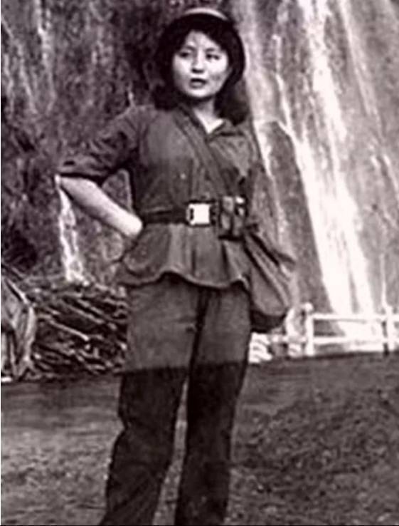 战地女兵谢楠:真正的英雄,埋在麻栗坡
