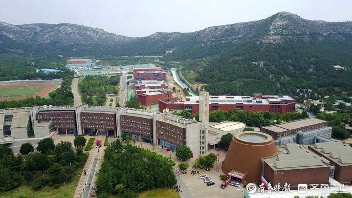 航拍群山环抱,风格独特的山东工艺美院长清校区_腾讯新闻