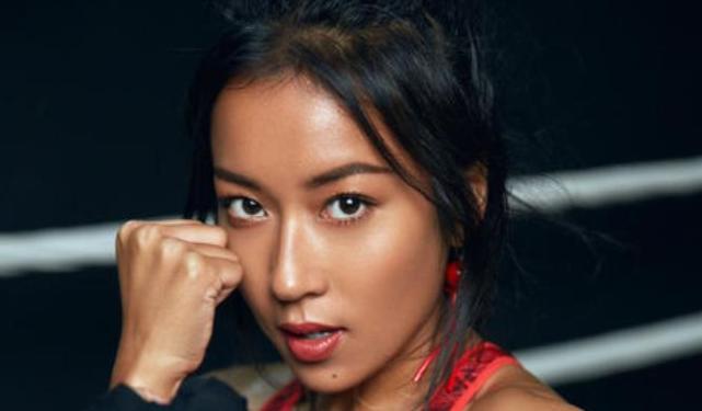 吉克隽逸是四川省凉山州甘洛县人,妥妥的一位四川女孩.