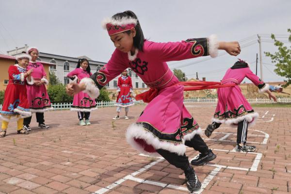 守望太阳的赫哲族 唱响幸福小康“新船歌”