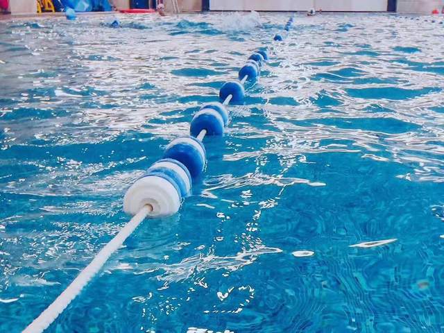 戴着华为智能手表去游泳我觉得有点慌