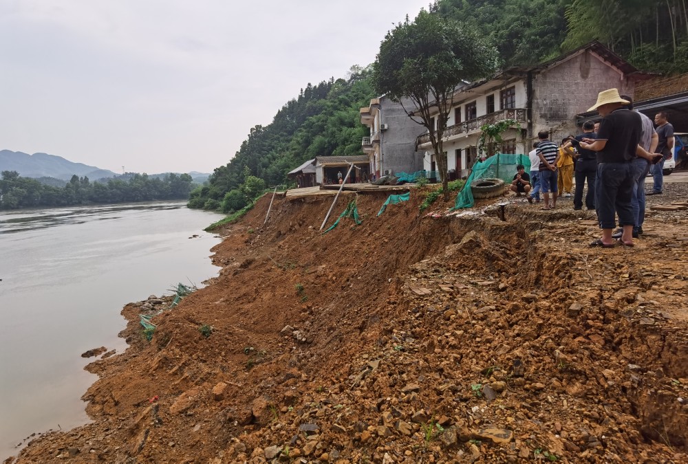 本報益陽訊 受近期強降雨的影響,7月3日,資水益陽桃江縣武潭鎮泥潭村