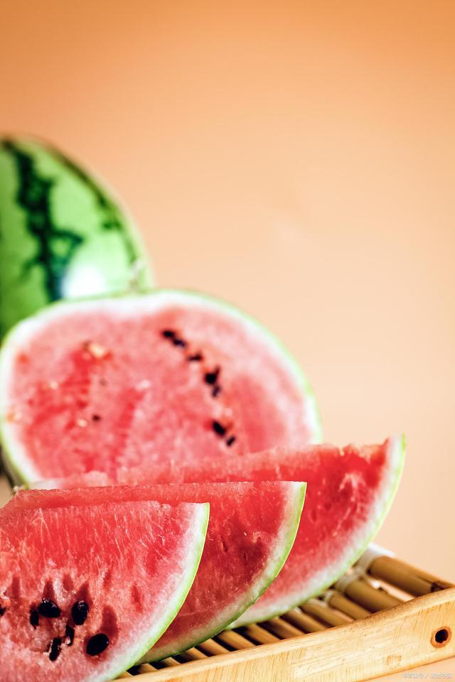 湿气重的人,这6种水果最好少吃,可能吃得越多湿气"越重"