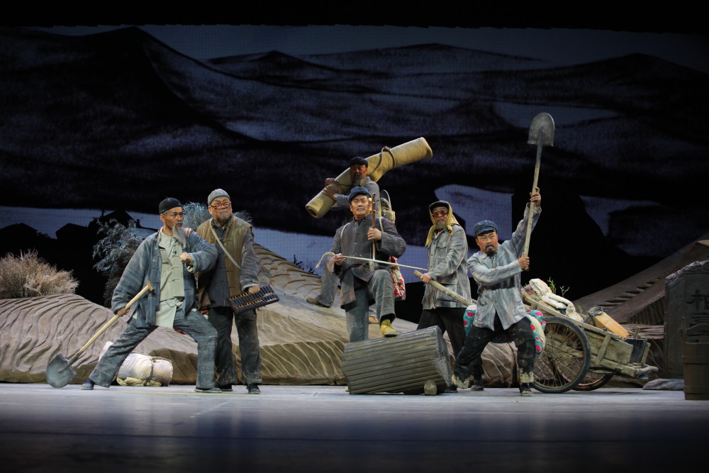 话剧《八步沙》再现"六老汉"治沙,将荒漠变成绿洲