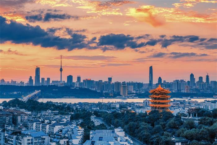 深圳地产排行_中国百强城市排行榜在深圳发布:重庆、武汉表现抢眼!