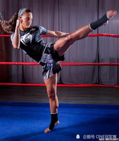 练拳21年冠军金腰带收集者黑人女拳手的不凡格斗之旅