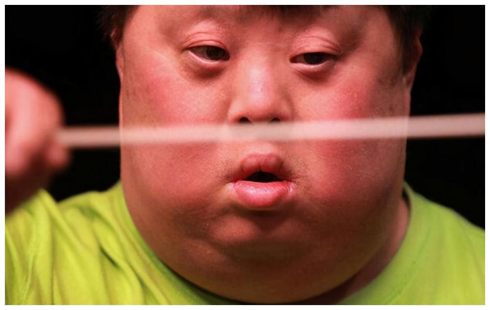 那位天才指挥家舟舟现在过得还好吗