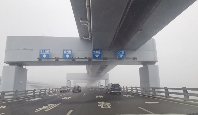 大連司機注意今天起從蓮花山隧道白雲隧道駛出的車輛各行其道