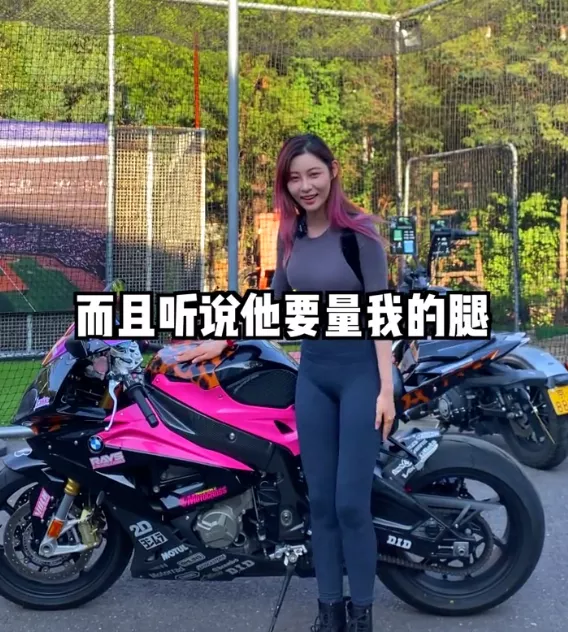 后来痞幼彻底火了,然后各种炒作方式不断,开着gtr去街边卖羊肉串的