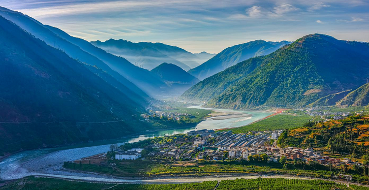 石棉县俯瞰长征路上新村美