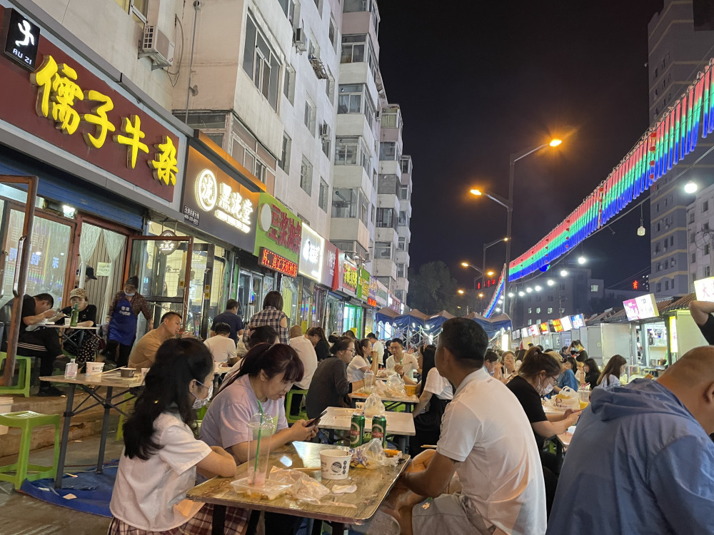 吉林珲春街夜市30年的炸牛排上百种小吃美食