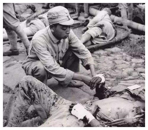 腾冲围城战到底有多惨烈在蛆虫上爬行日本指挥官集体绝望自杀