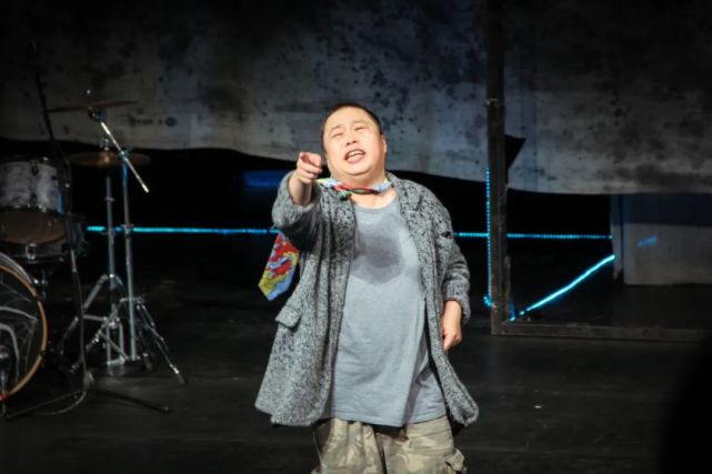 被指到的人都要来看《两只狗的生活意见》哟在《戏剧新生活》里,刘晓
