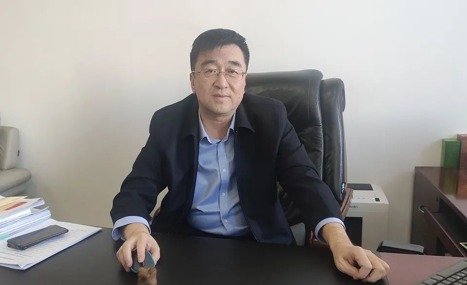 秦建平:奋力谱写内蒙古新华改革发展新篇章