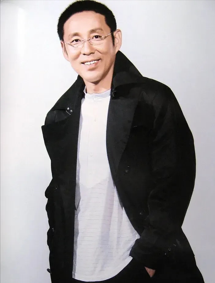 杨澜问陈道明跟钱钟书先生坐在一块聊天的时候你话多吗陈道明没有