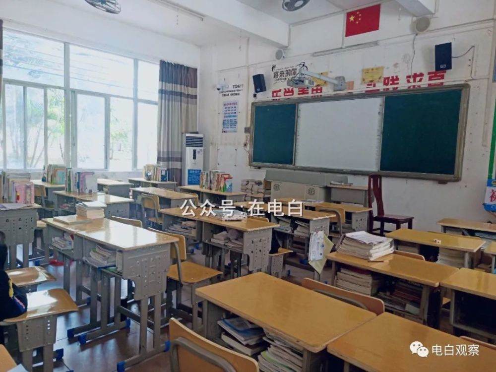 楼 这里原先是一个破旧的图书馆,我刚踏入学校的时候还被用作男生宿舍