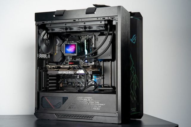 冷头上塞进一台小电视rog龙神二代360水冷体验