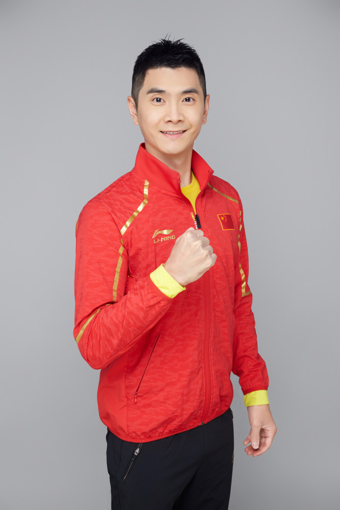 冠军呱宝秀重庆站奥运体操冠军邢傲伟到场助阵