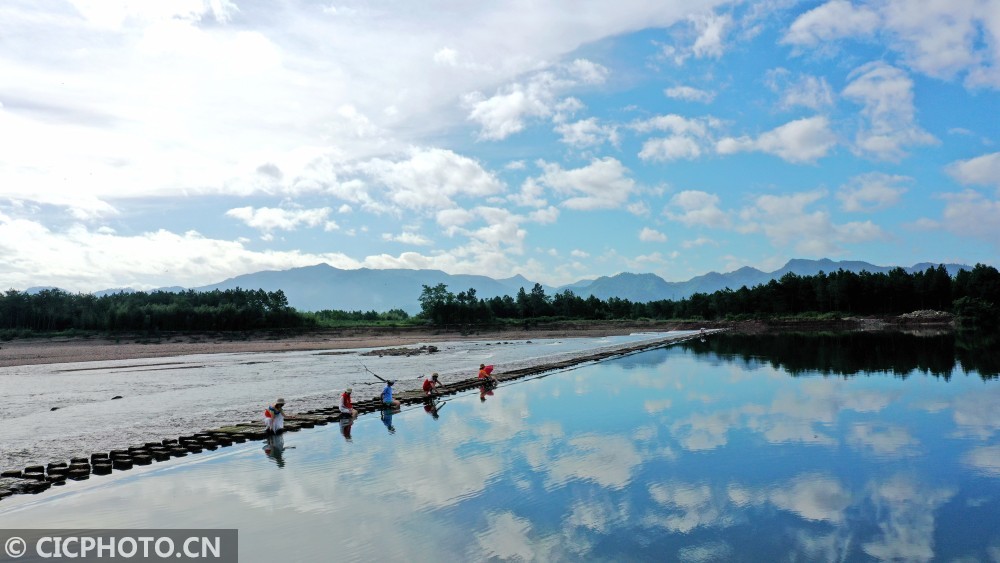 浙江仙居:碧水如鏡 景色如畫