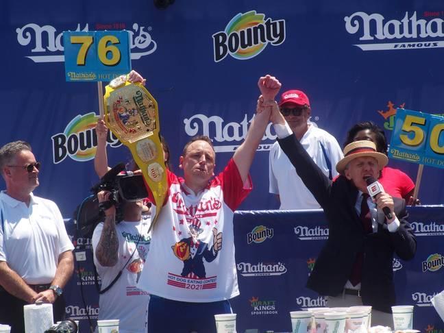 热狗排行_《我是唱作人》热力开播,热狗排名第一,评审团毒蛇点评招黑