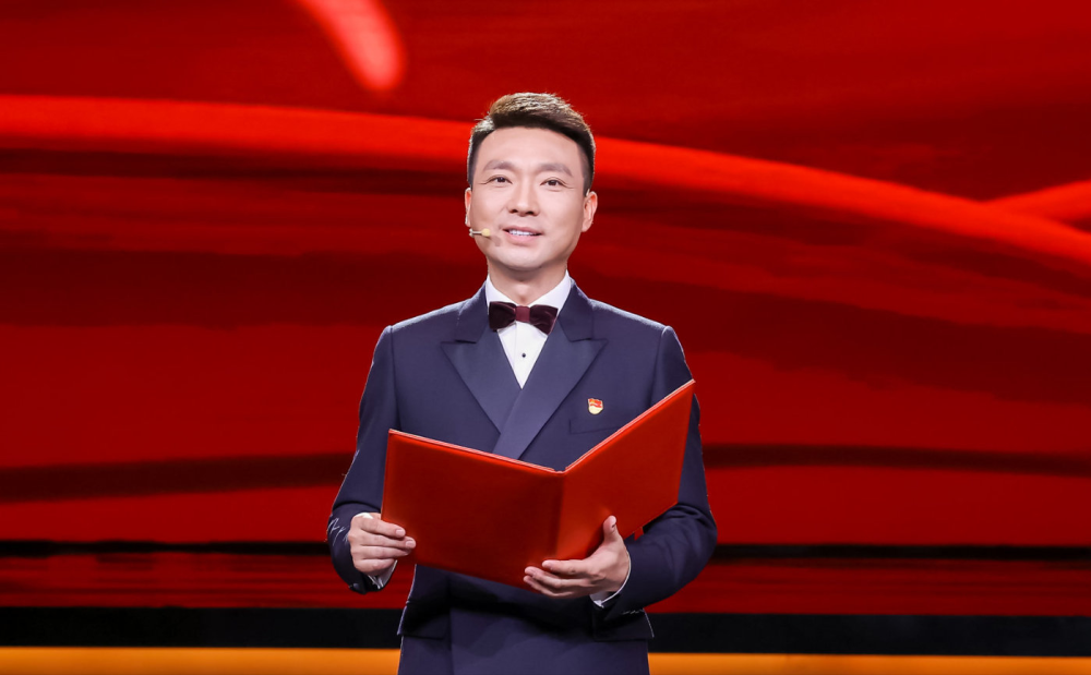 央视一哥康辉以及他让人羡慕的23年的丁克婚姻