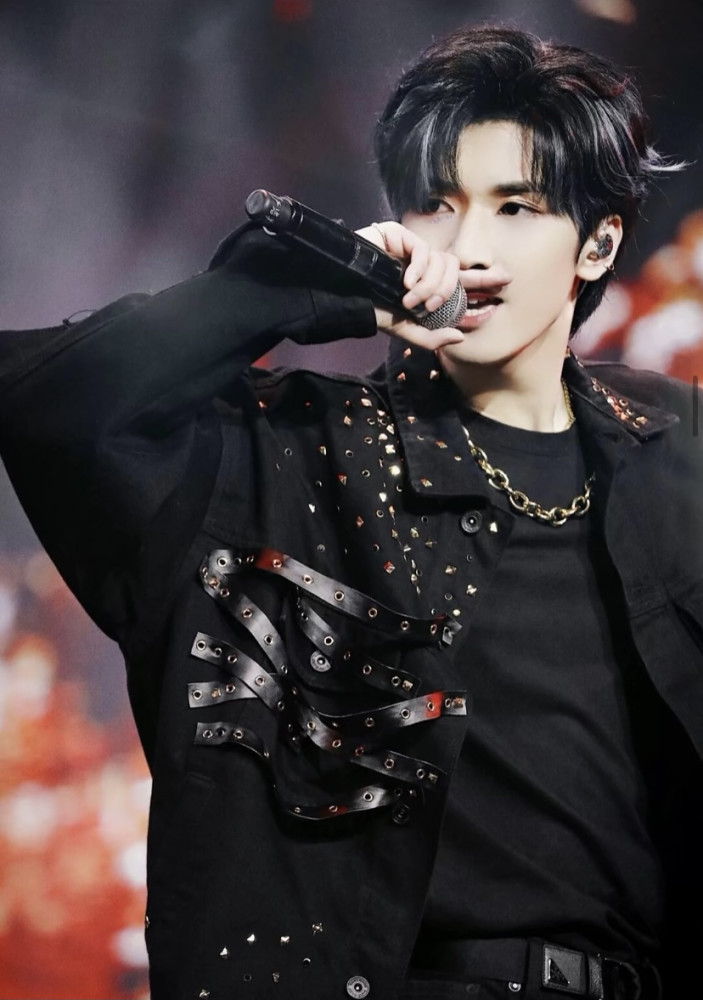 严浩翔图片文案