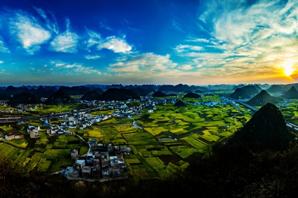 贵州"优秀"避暑城市,年均气温14摄氏度,被称为"中国瀑乡"