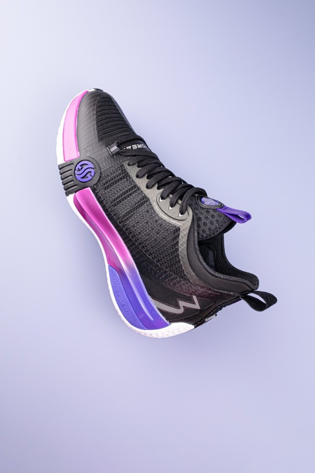 流线型的鞋身妥妥的颜值天花板这双国产的篮球鞋什么来头