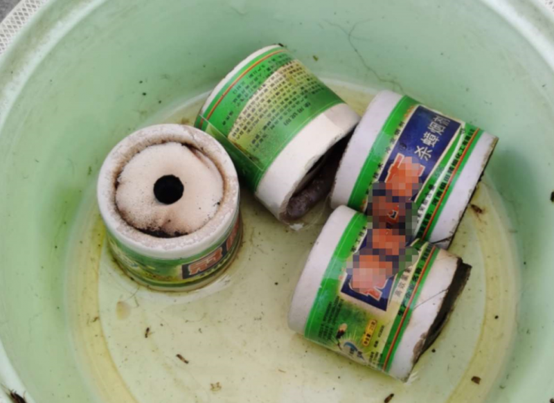 楼道内烟雾弥漫吓坏居民消防员别怕熏蟑螂造成的