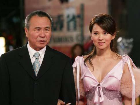 第二个男人是侯孝贤,他是台湾著名导演,为了捧红伊能静便让她主演了