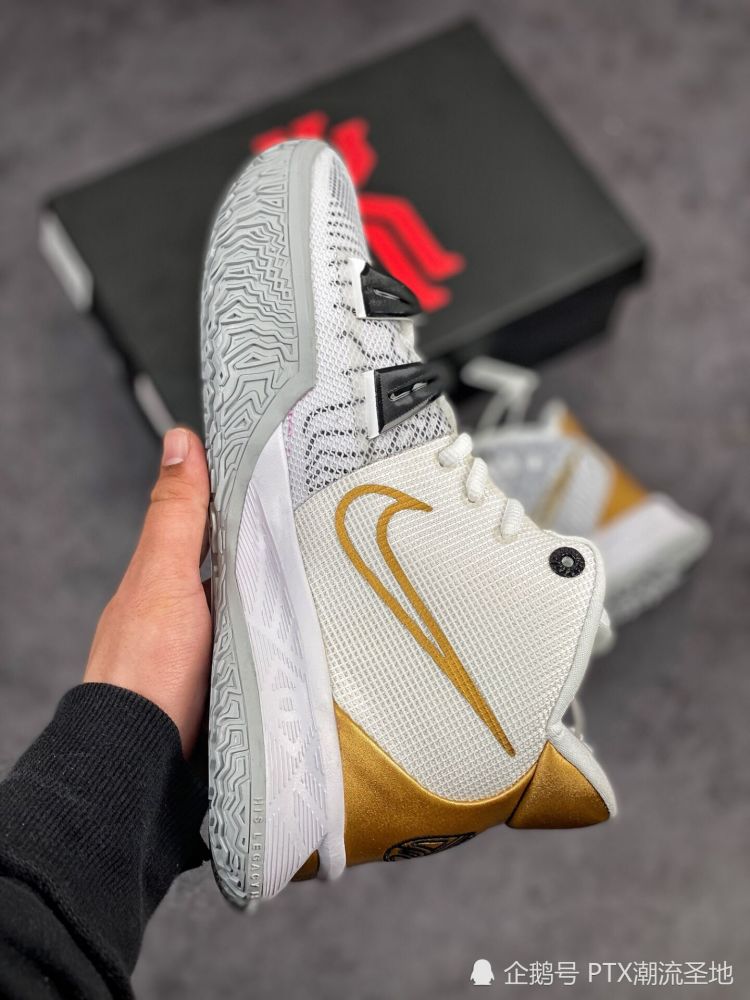 夏日打球首选款,又帅又能打!kyrie 7白金大舞台开箱