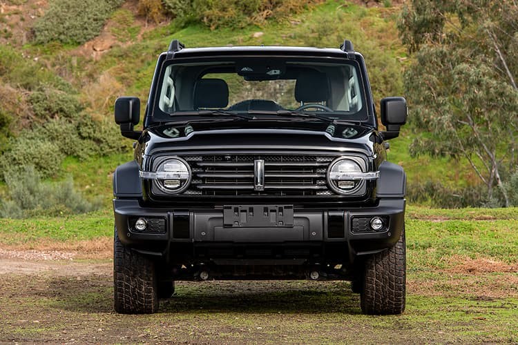 长城汽车 tank 300 是一款魁梧,块状的 4x4 越野车,具有潜在的牧马人