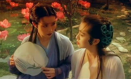 电影青蛇中青蛇抱着的黑色尾巴到底是谁的有哪些寓意