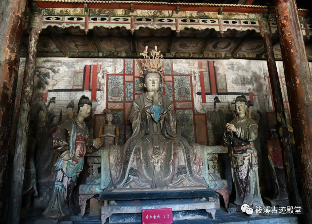 太符观圣母殿塑像太符观圣母殿壁画东配殿为后土圣母殿,明代万历年间