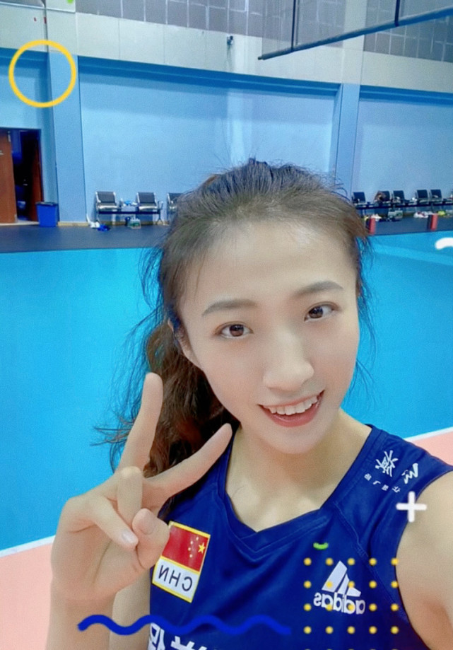 丁霞晒自拍调皮可爱美丽大方中国女排的主力二传颜值很高