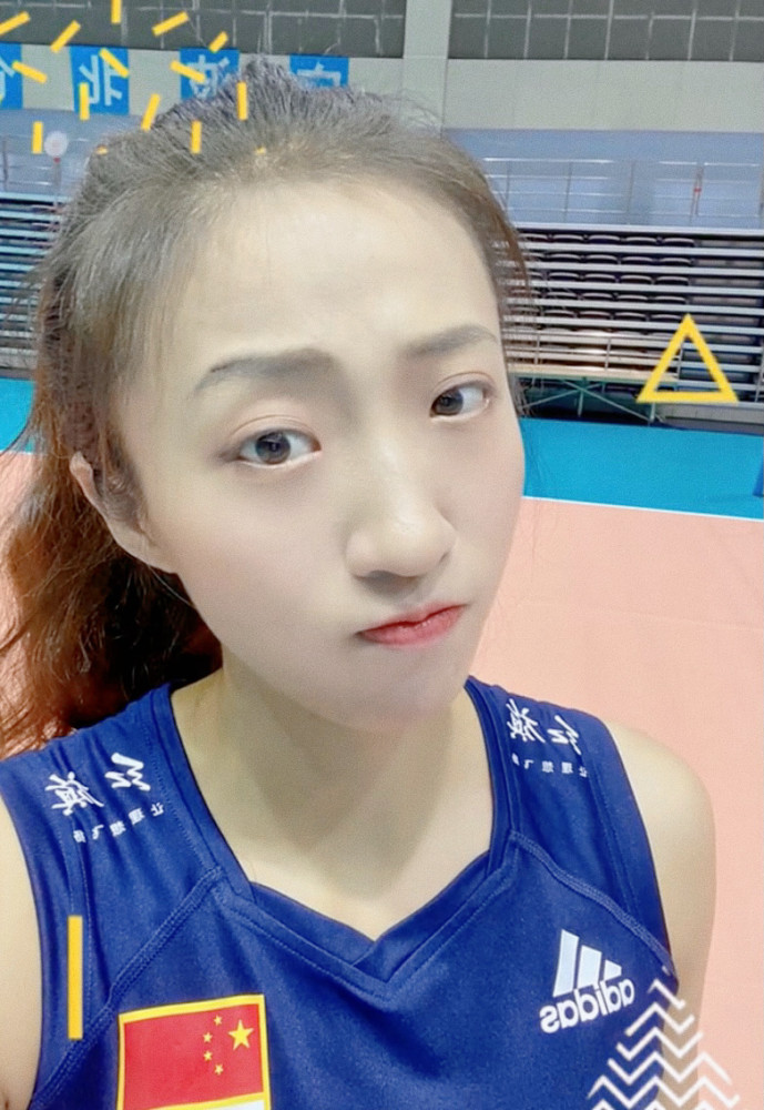 丁霞晒自拍,调皮可爱,美丽大方!中国女排的主力二传,颜值很高