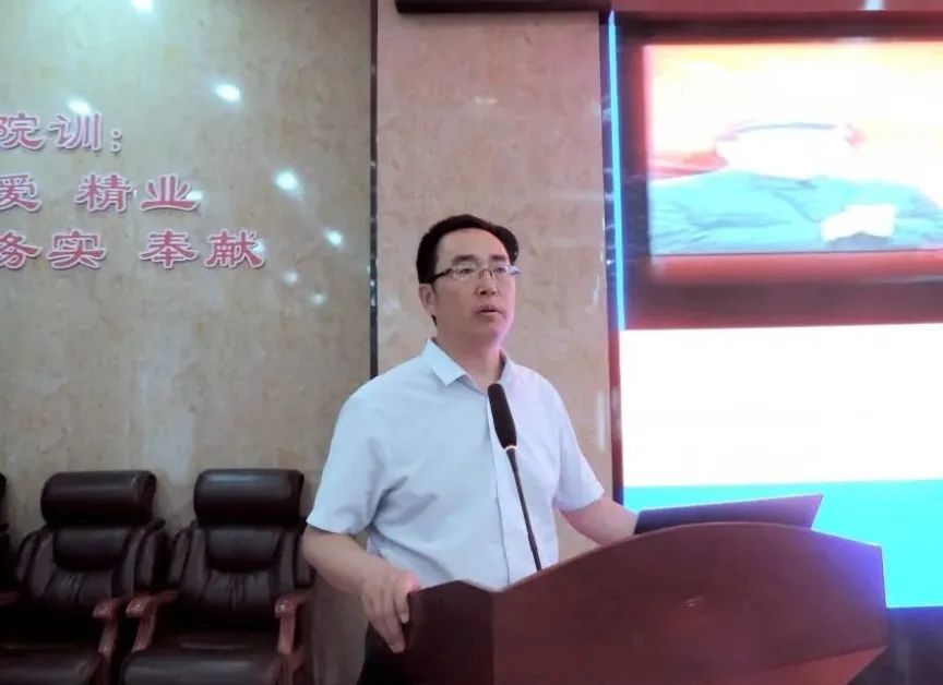 几点要求:一是希望培训老师结合各自工作实际,突出重点,避免照本宣科