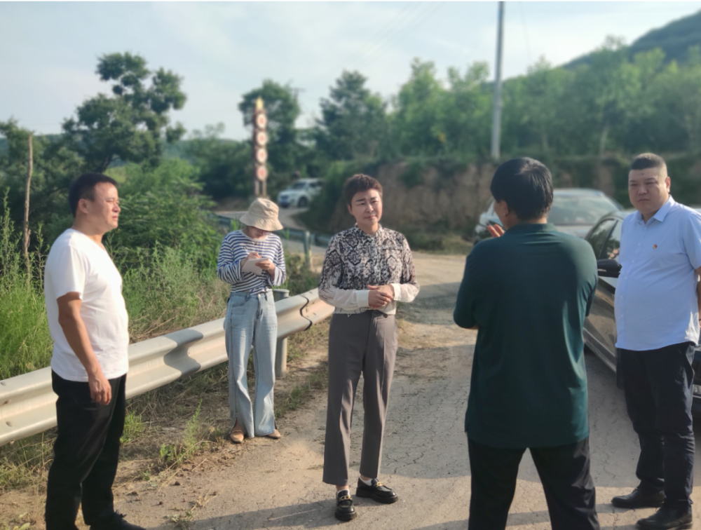 7月5日,县委常委,统战部部长卢淑云一行前往石堡镇