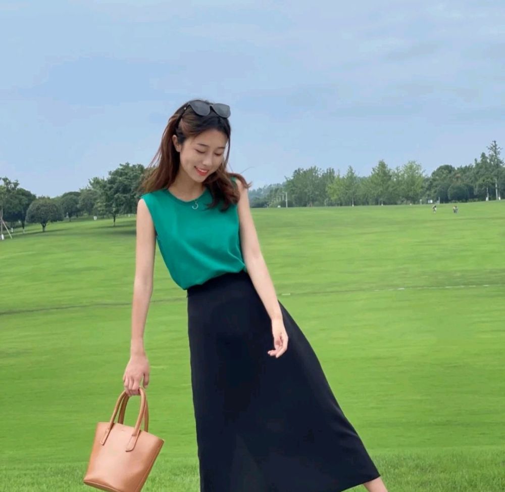 40岁的女人照样可以美丽又大方,甚至耀眼夺目,前提是会穿衣打扮