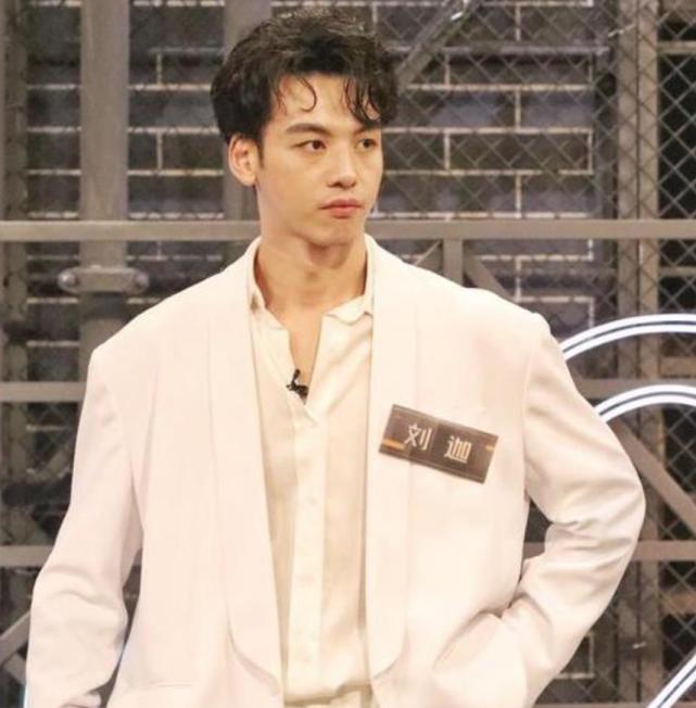 军艺的四大校草前三位都混成巨星唯独最帅的他无人识