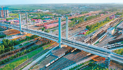 跨越铁路线最多转体斜拉桥完工