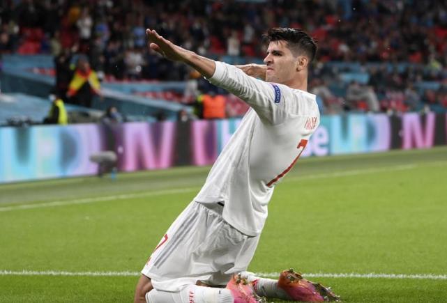 从英雄到罪人功败垂成莫拉塔c罗式跪滑庆祝罚丢点球落寞